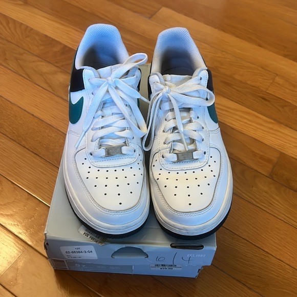 Nike Air Force One grade school size 5 - Picture 3 of 5